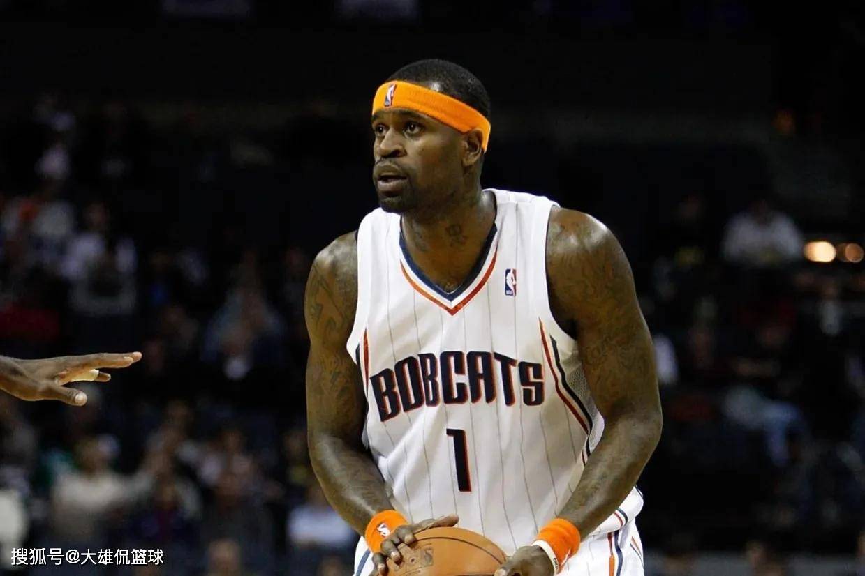 九游APP-夏洛特黄蜂调整名单备战社区盾阿斯顿维拉关键时刻临场应变，这操作让人直呼：今晚山东泰山调整名单以备欧超杯的简单介绍