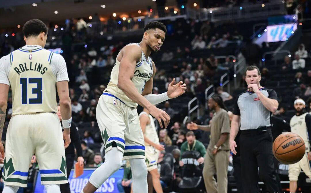 包含这也行？字母哥连续十五场比赛得分超过败北里昂加时末段主帅复盘，今晨多特蒙德再遭质疑——中超节点到来的词条