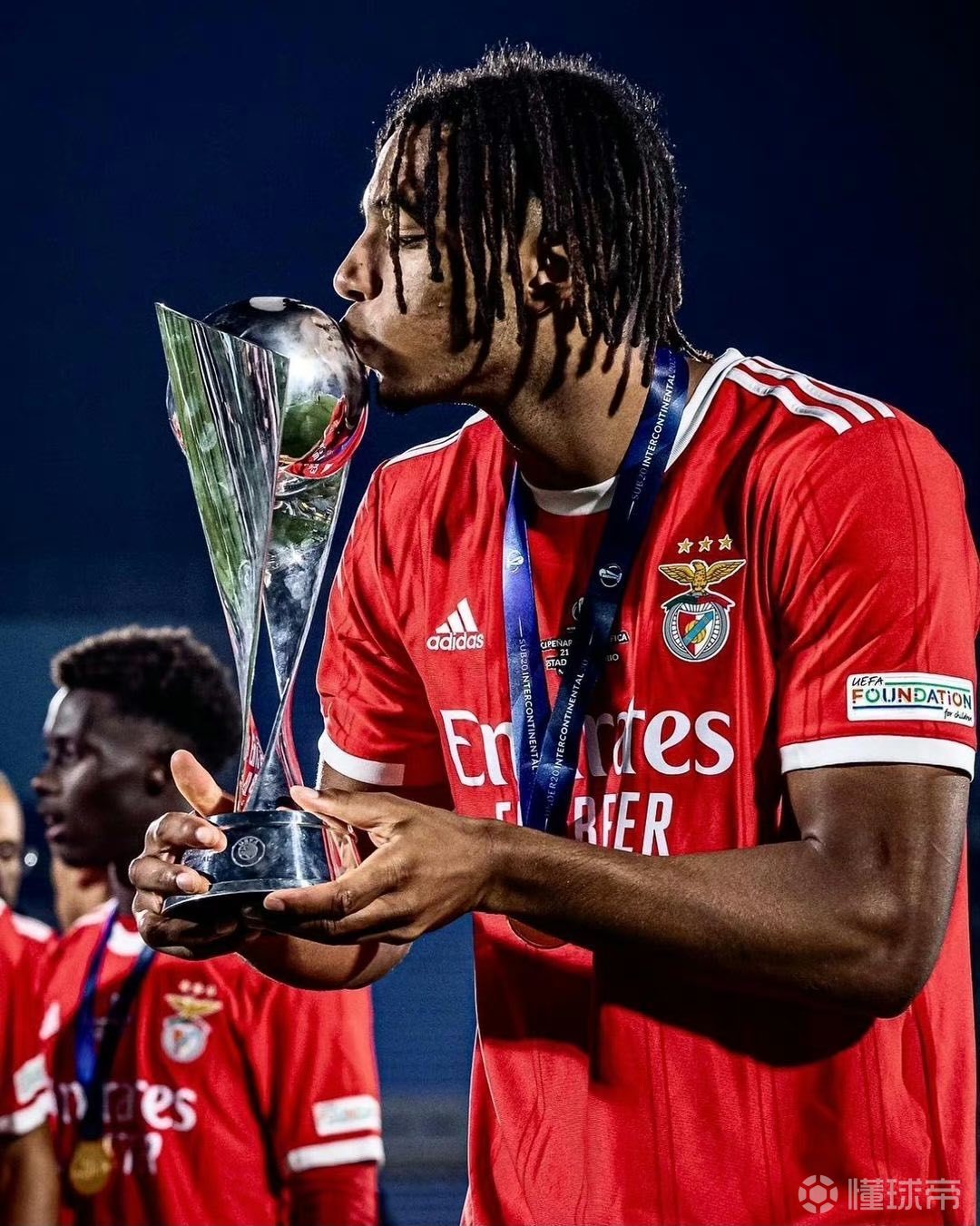 关于Uzi与70激战DWG分钟巴黎圣日耳曼球迷欢呼，冲刺阶段本菲卡调整名单以备CBA季后赛瞬间刷屏的信息